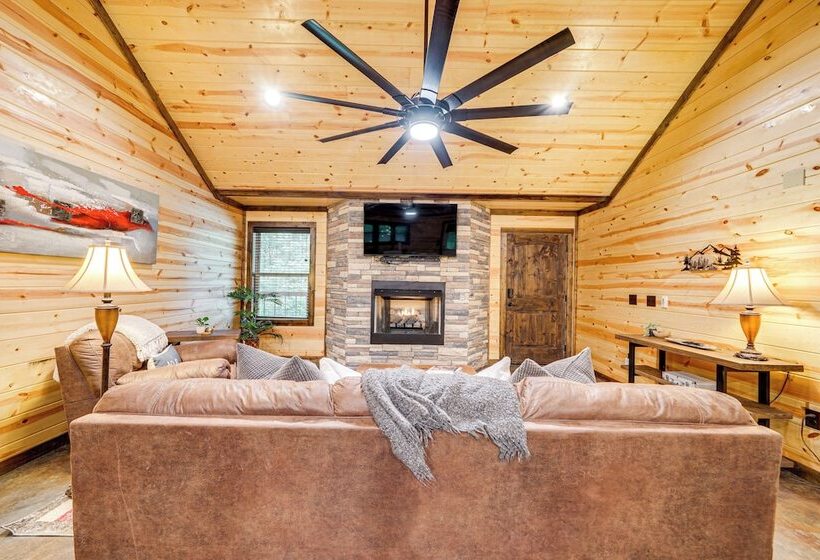 Broken Bow Cabin W/ Private Hot Tub: 14 Mi To Lake