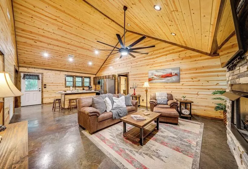 Broken Bow Cabin W/ Private Hot Tub: 14 Mi To Lake