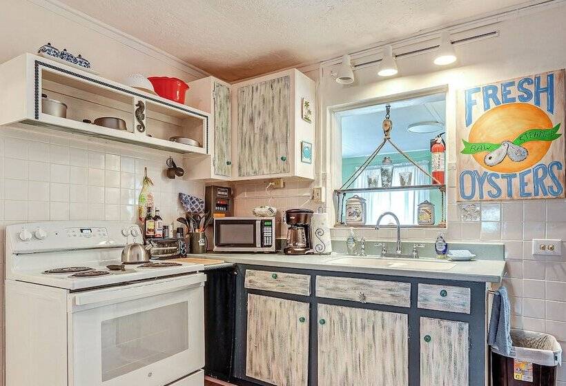 Carrabelle Cottage W/ Bbq Grill ~ 7 Mi To Beach!