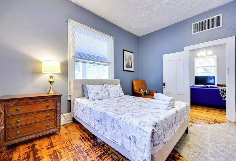 Charming Jacksonville Home ~ 2 Mi To Downtown!