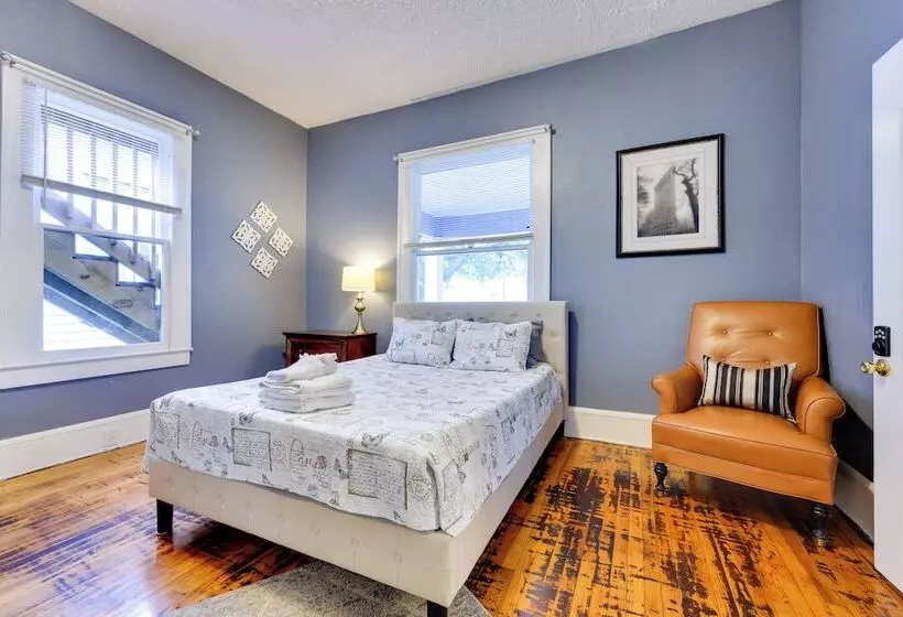 Charming Jacksonville Home ~ 2 Mi To Downtown!