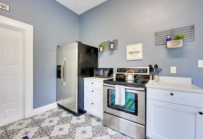 Charming Jacksonville Home ~ 2 Mi To Downtown!