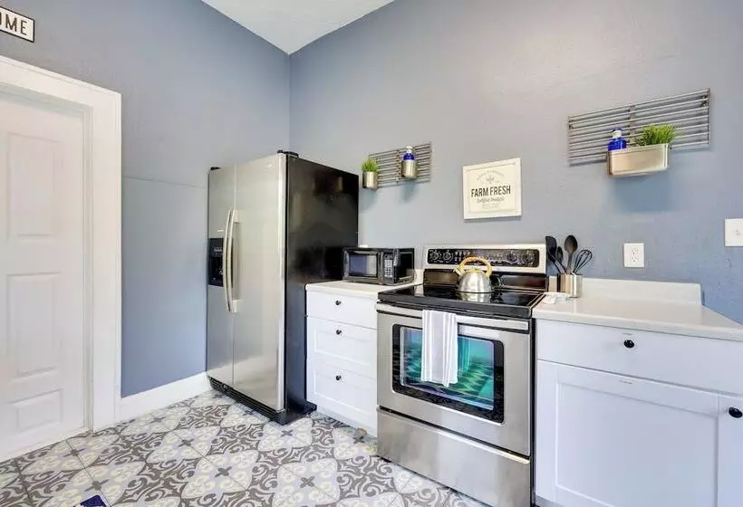 Charming Jacksonville Home ~ 2 Mi To Downtown!