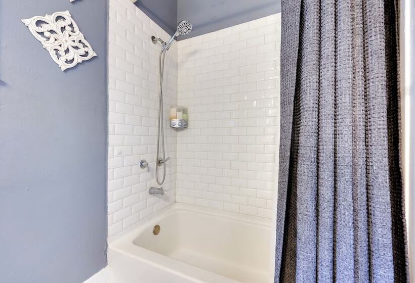 Charming Jacksonville Home ~ 2 Mi To Downtown!