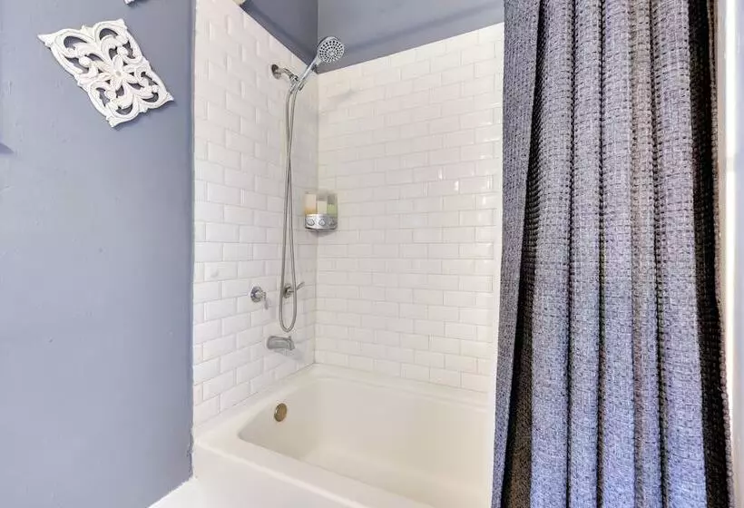 Charming Jacksonville Home ~ 2 Mi To Downtown!