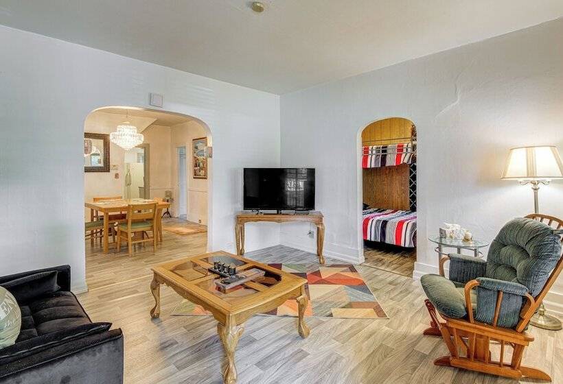 Convenient Cleveland Home ~ 3 Mi To Downtown!