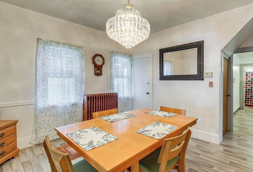 Convenient Cleveland Home ~ 3 Mi To Downtown!