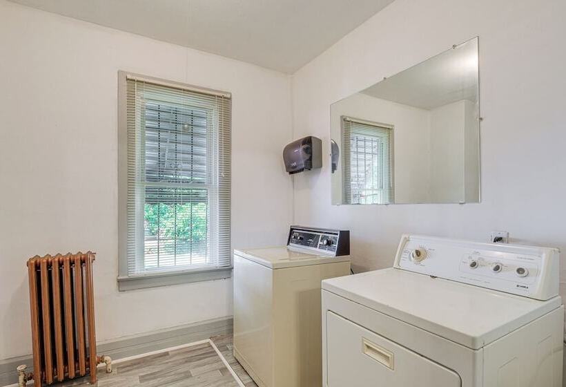 Convenient Cleveland Home ~ 3 Mi To Downtown!