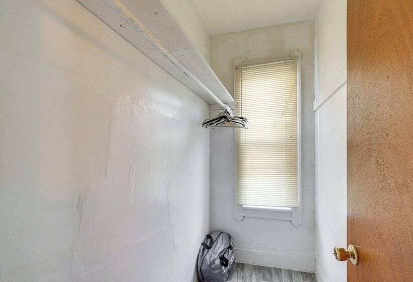 Convenient Cleveland Home ~ 3 Mi To Downtown!