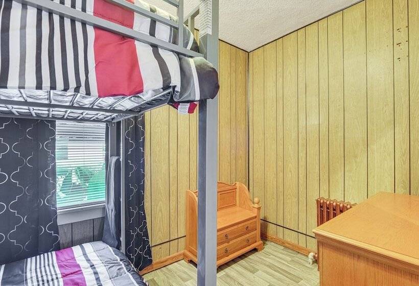 Convenient Cleveland Home ~ 3 Mi To Downtown!