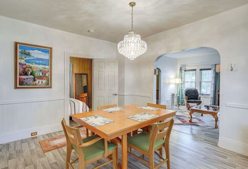 Convenient Cleveland Home ~ 3 Mi To Downtown!