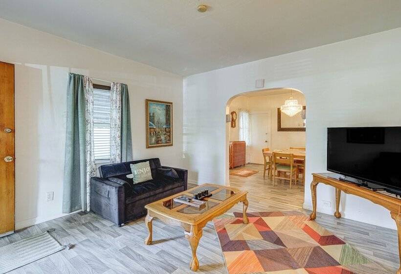 Convenient Cleveland Home ~ 3 Mi To Downtown!