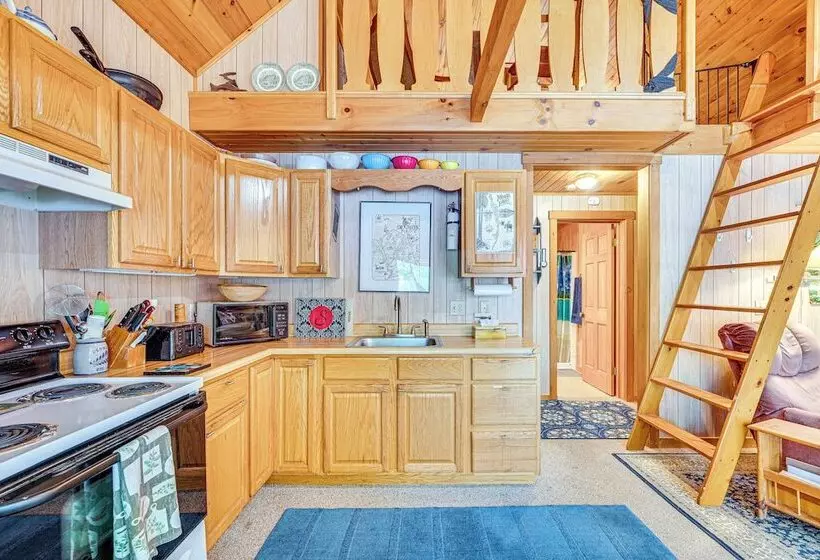 Denmark Waterfront Cabin W/ Dock & Charcoal Grill!