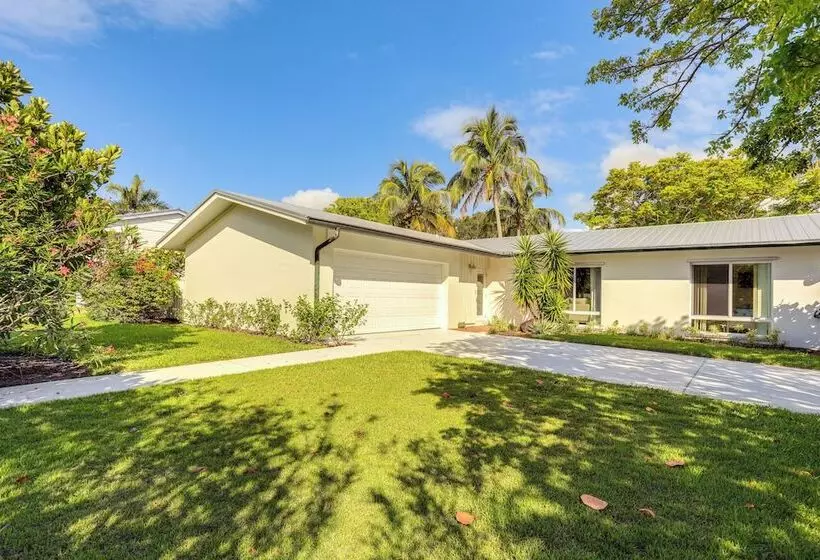 Fort Pierce Home W/ Grill: Half Mi Walk To Beach!