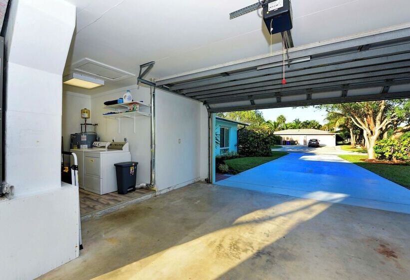 Fort Pierce Home W/ Grill: Half Mi Walk To Beach!