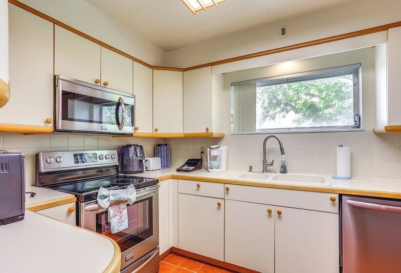 Fort Pierce Home W/ Grill: Half Mi Walk To Beach!