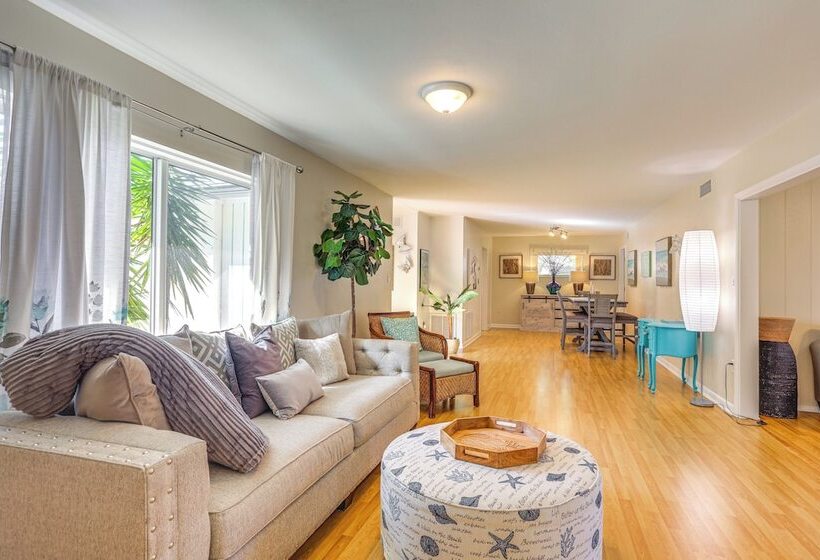 Fort Pierce Home W/ Grill: Half Mi Walk To Beach!