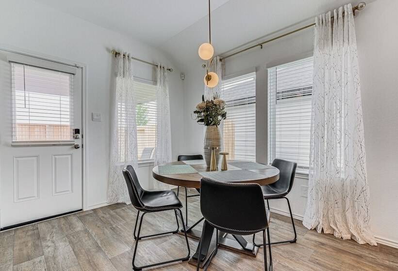 Fulshear Home W/ Private Backyard & Community Pool