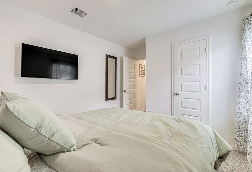 Fulshear Home W/ Private Backyard & Community Pool