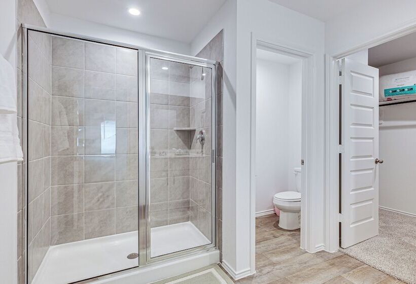 Fulshear Home W/ Private Backyard & Community Pool