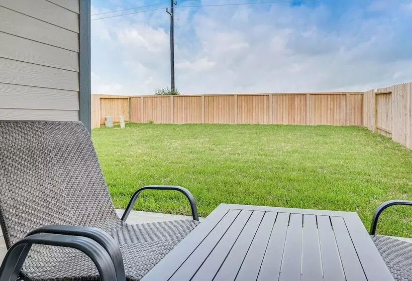 Fulshear Home W/ Private Backyard & Community Pool