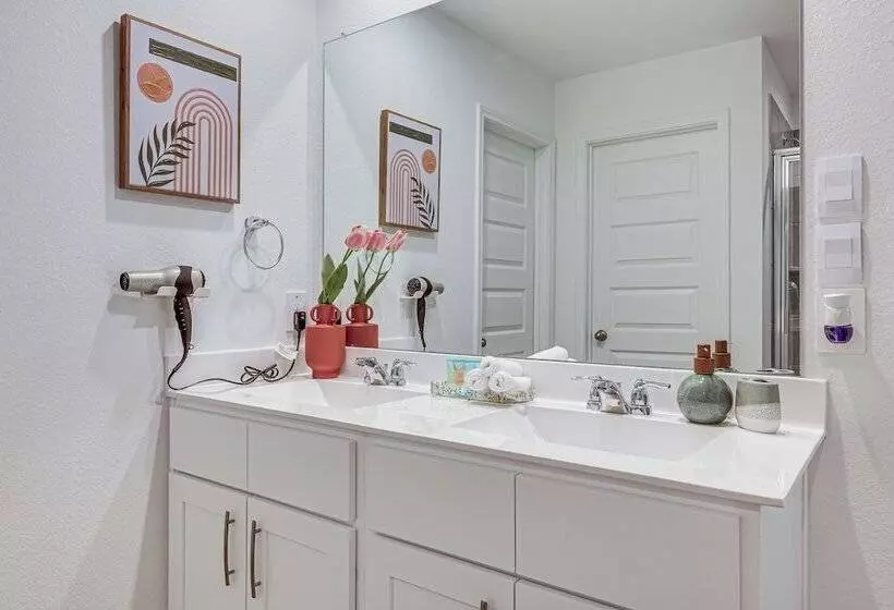 Fulshear Home W/ Private Backyard & Community Pool