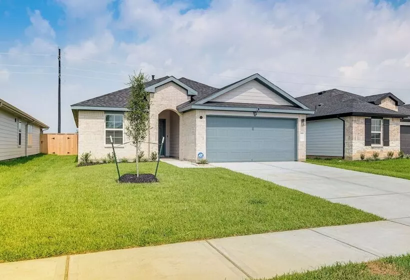 Fulshear Home W/ Private Backyard & Community Pool