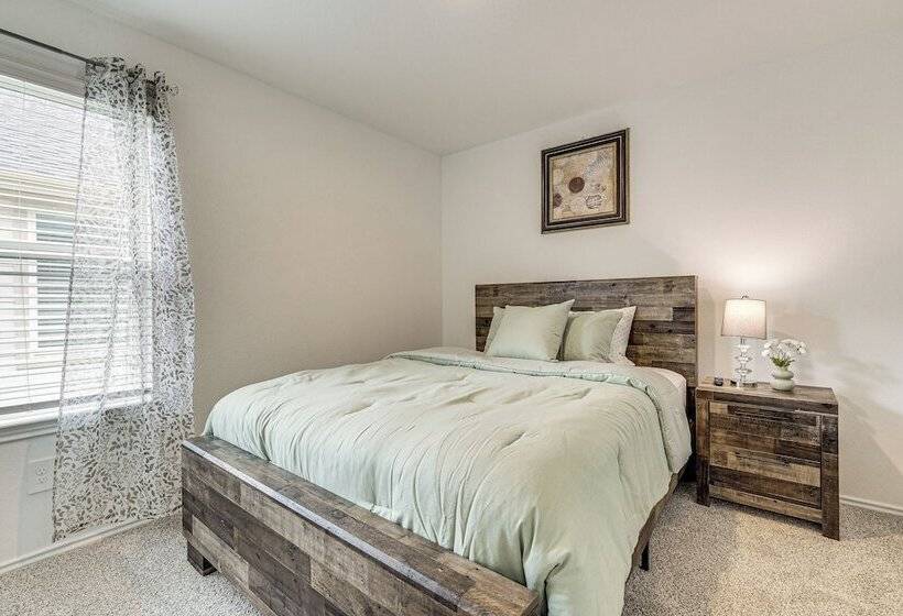 Fulshear Home W/ Private Backyard & Community Pool