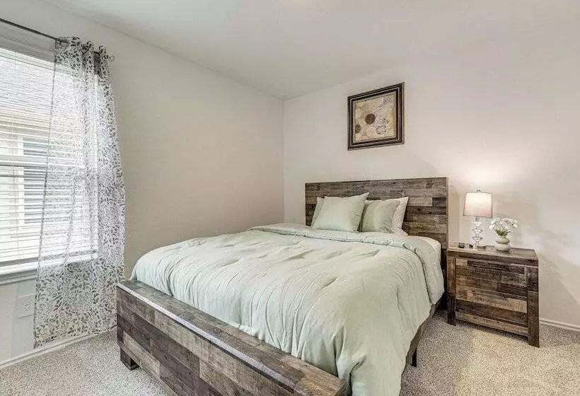 Fulshear Home W/ Private Backyard & Community Pool