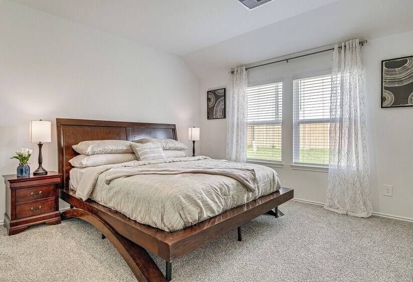 Fulshear Home W/ Private Backyard & Community Pool