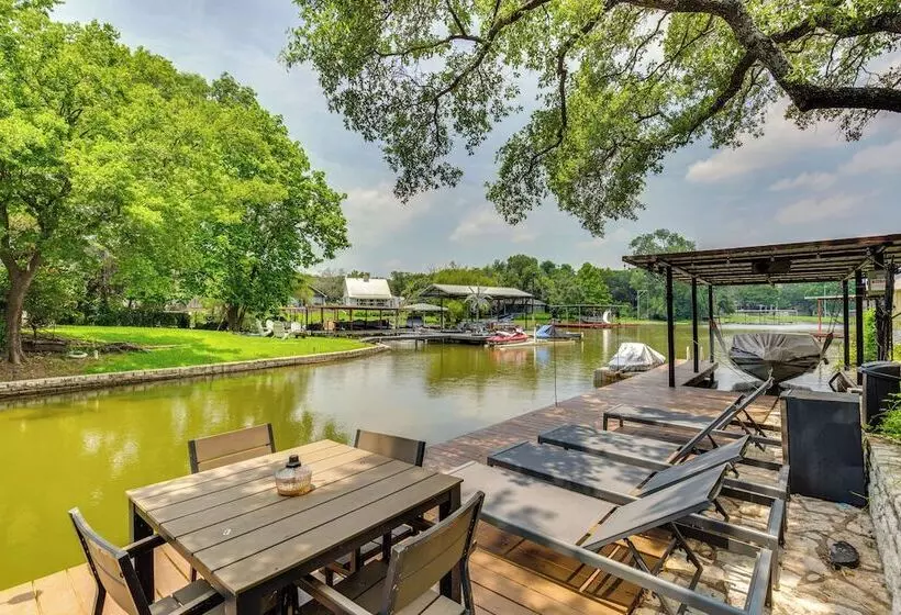 Granbury Home W/ Waterfront Deck: 5 Mi To Downtown