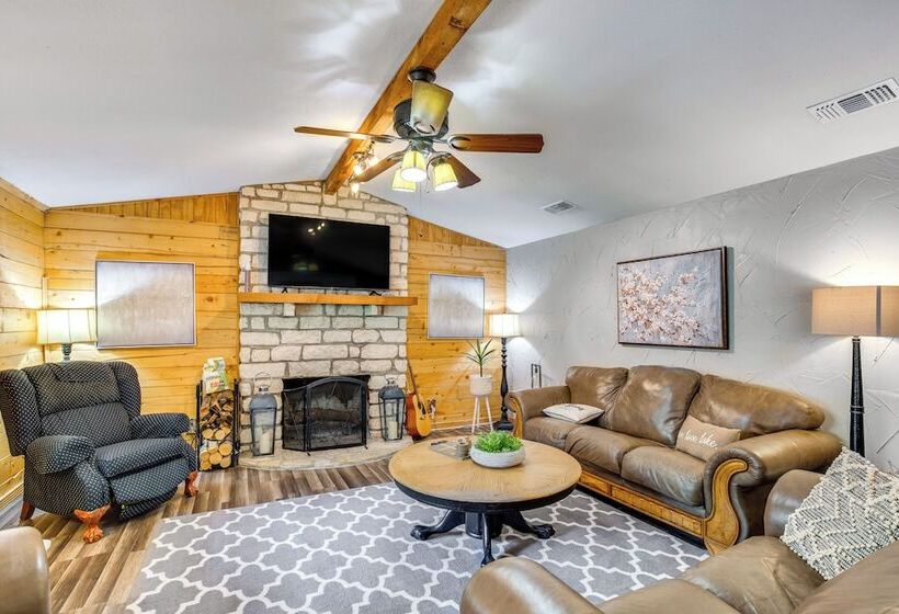 Granbury Home W/ Waterfront Deck: 5 Mi To Downtown