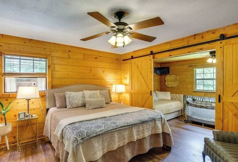 Granbury Home W/ Waterfront Deck: 5 Mi To Downtown