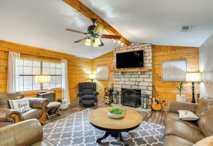 Granbury Home W/ Waterfront Deck: 5 Mi To Downtown