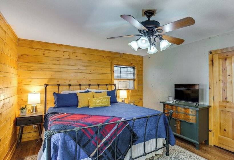 Granbury Home W/ Waterfront Deck: 5 Mi To Downtown