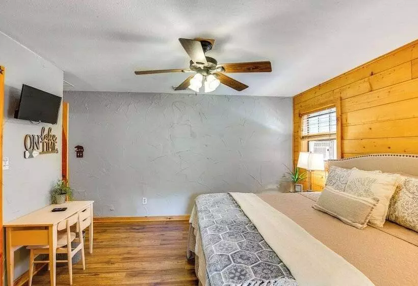 Granbury Home W/ Waterfront Deck: 5 Mi To Downtown