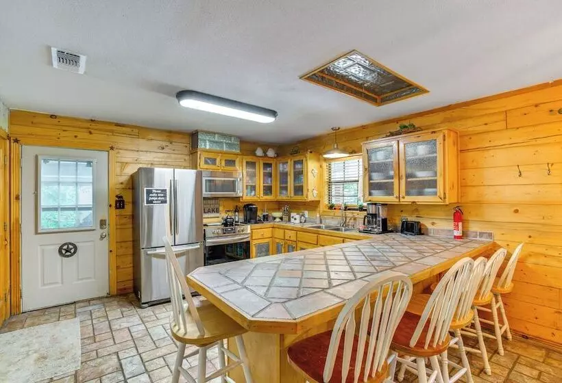 Granbury Home W/ Waterfront Deck: 5 Mi To Downtown