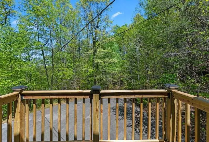 Stylish Cabin W/ Hot Tub, Games & More!