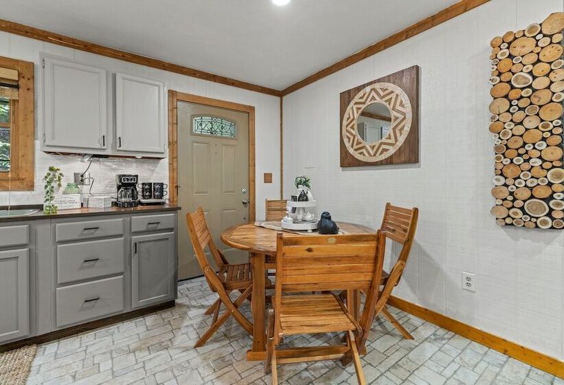 Stylish Cabin W/ Hot Tub, Games & More!