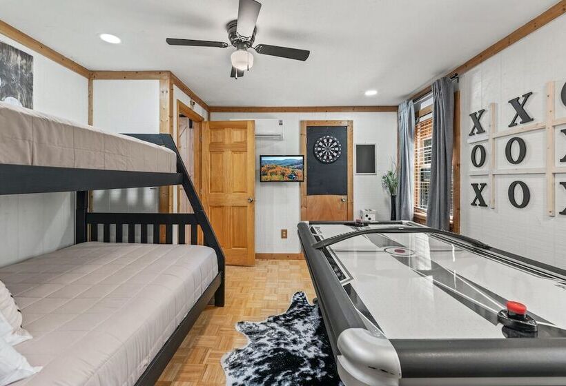 Stylish Cabin W/ Hot Tub, Games & More!