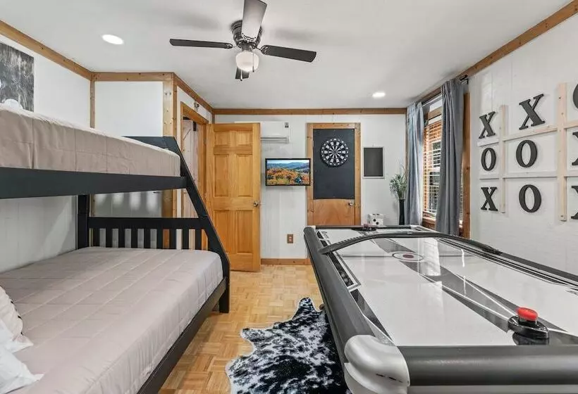 Stylish Cabin W/ Hot Tub, Games & More!
