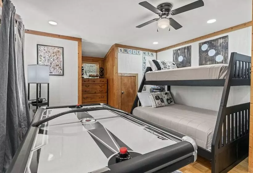 Stylish Cabin W/ Hot Tub, Games & More!