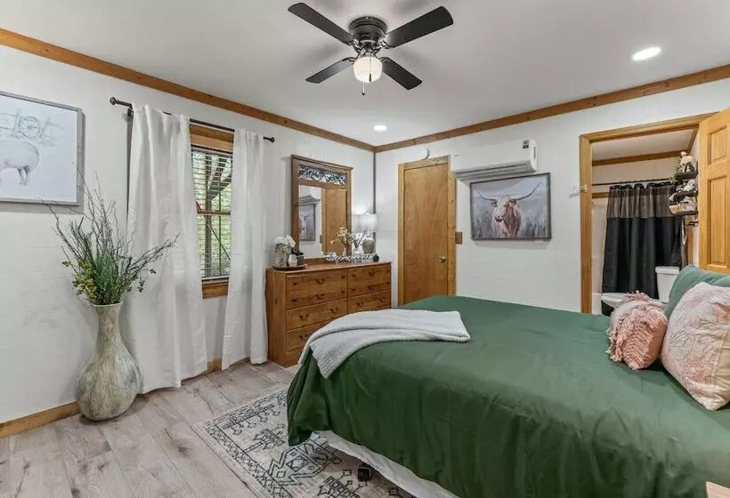 Stylish Cabin W/ Hot Tub, Games & More!