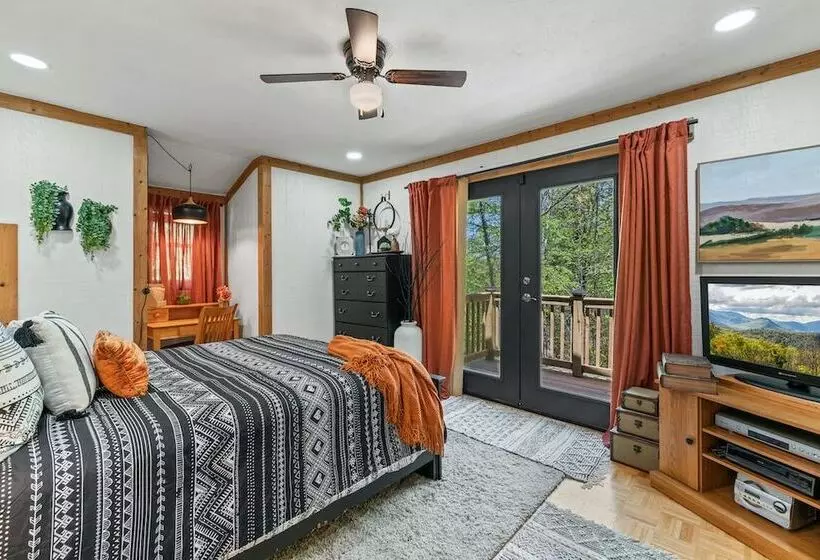 Stylish Cabin W/ Hot Tub, Games & More!