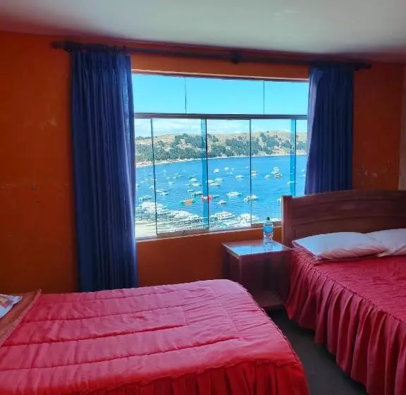 مسافرخانه Estrella Del Lago