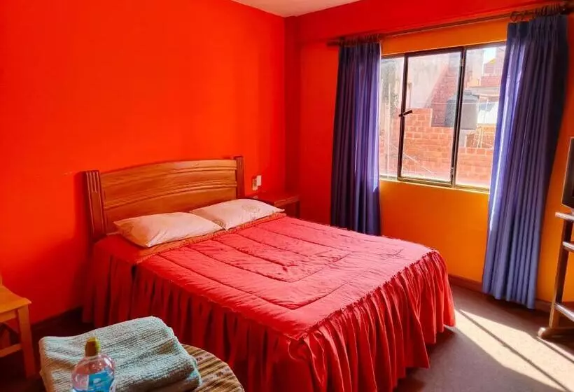 مسافرخانه Estrella Del Lago