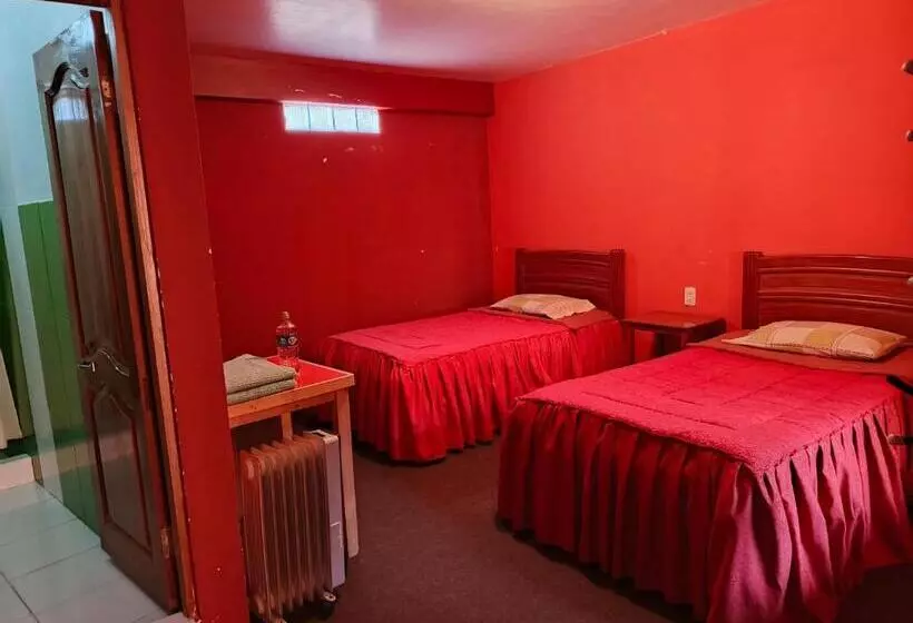 مسافرخانه Estrella Del Lago