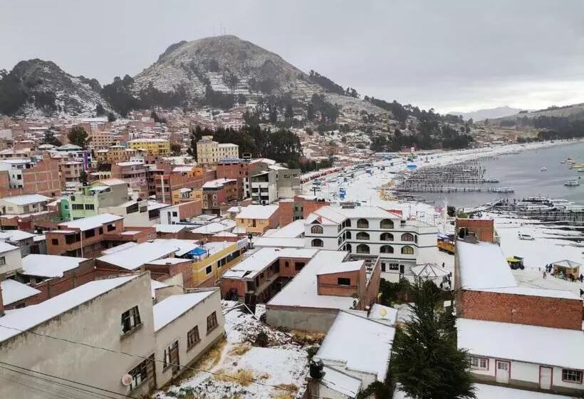 مسافرخانه Estrella Del Lago