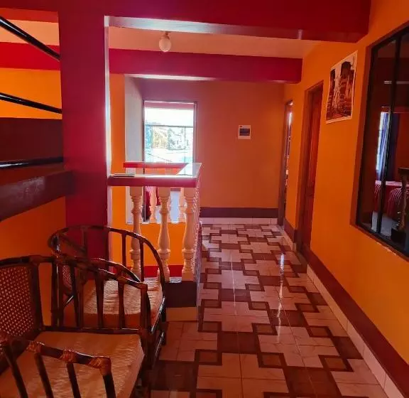 مسافرخانه Estrella Del Lago