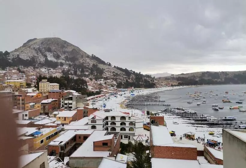 مسافرخانه Estrella Del Lago